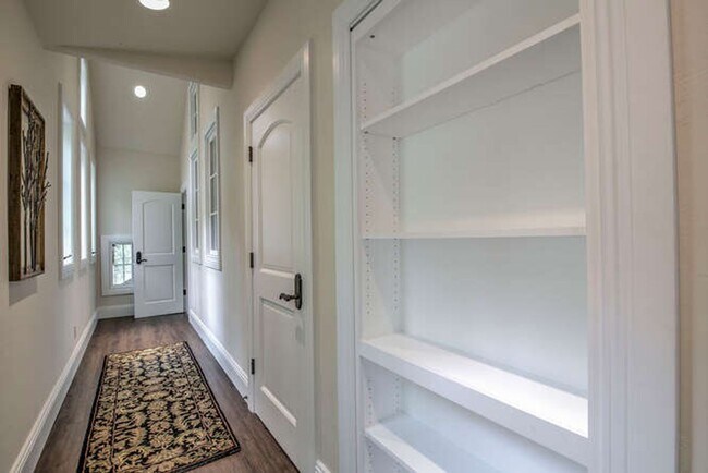 Building Photo - Winter Rental