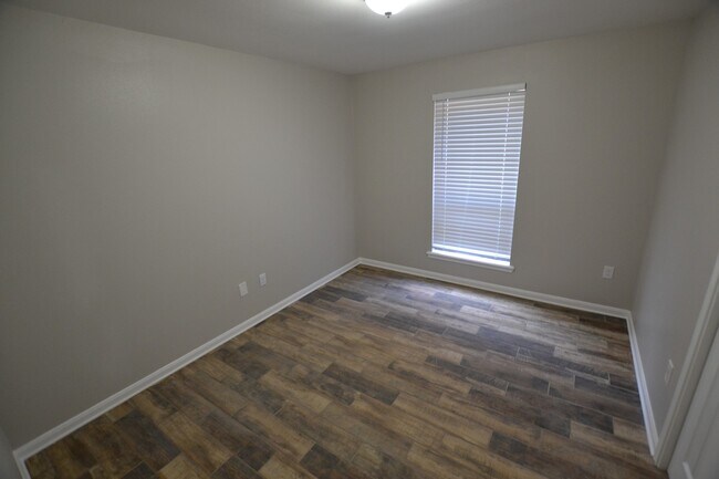 Building Photo - 5157 Cumberland Cove Dr