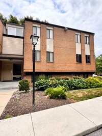 Building Photo - 1811 Snow Meadow Ln