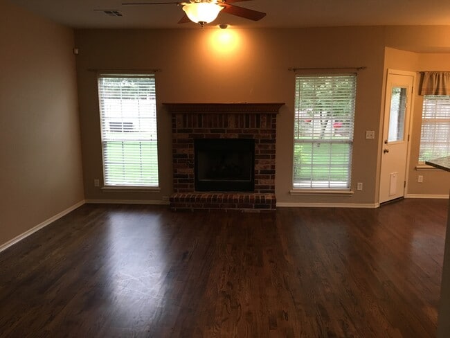 Building Photo - 4201 W Kent St