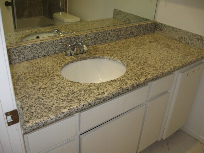 Building Photo - 8530 Holloway Dr