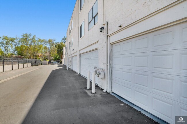 Building Photo - 18411 Hatteras St
