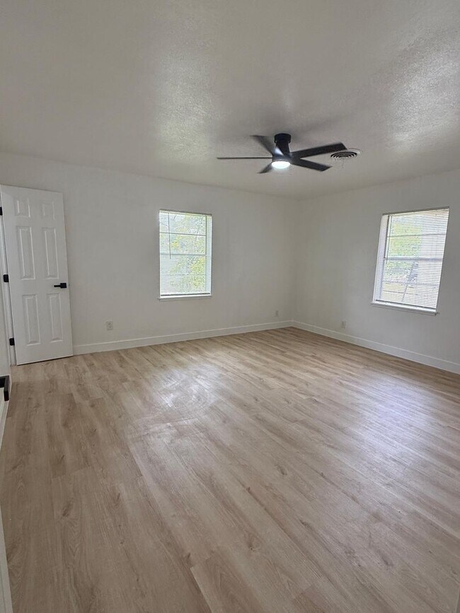 Building Photo - BEAUTIFUL HOME IN HOUSTON. MOVE IN READY!.