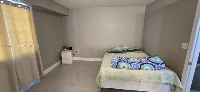 Building Photo - 2945 NE 185th St