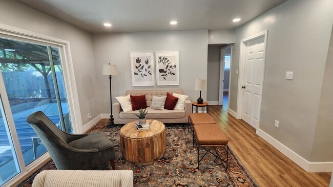 Building Photo - 7021 Wilshire Cir