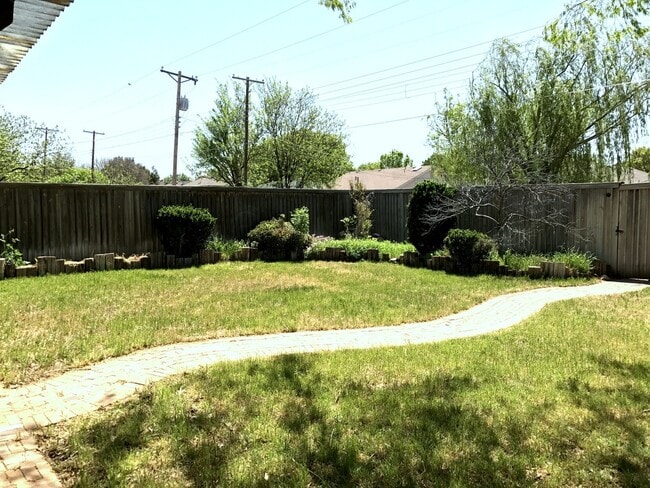 Building Photo - Loving Home in South Lubbock