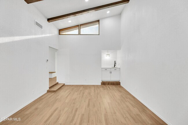Building Photo - 3540 E Glen Dr