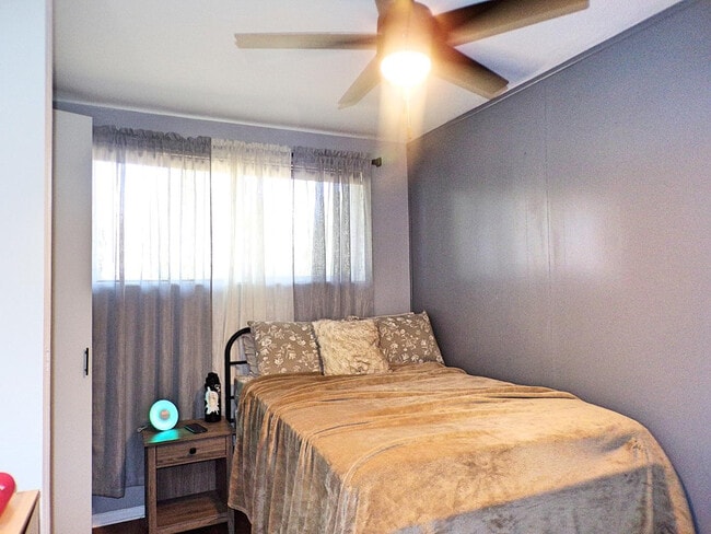 Building Photo - 4501 Pine Tree Dr