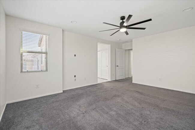 Building Photo - Gorgeous 3 Bed 2.5 Bath Home with Modern Feel