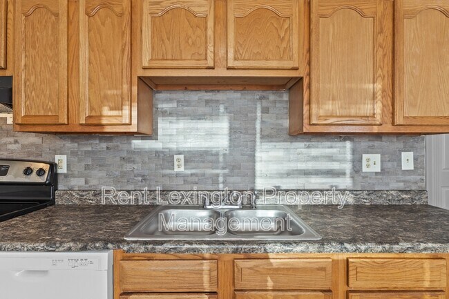 Building Photo - 608 McCurdy Ct