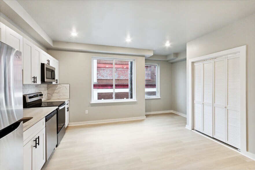 Building Photo - 316 S 52nd St