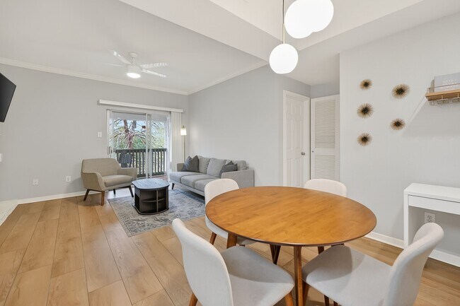 Building Photo - 4041 Drake St