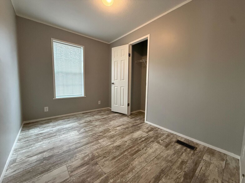 Building Photo - 11827 Cascade Cir