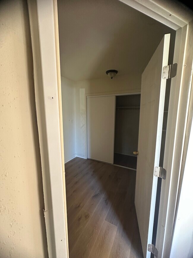 Building Photo - 5127 Clara St