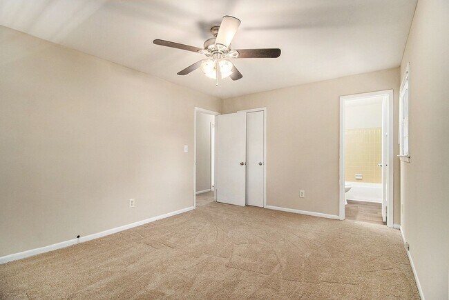 Building Photo - 4 Bedroom 2.5 Bath House