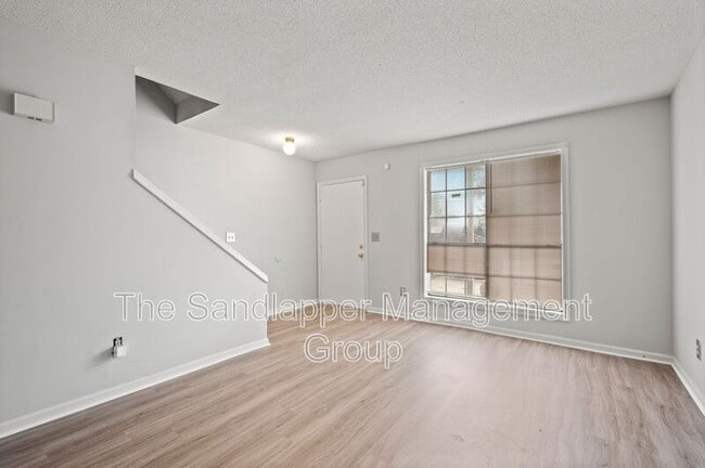 Building Photo - 3616 Peppertree Ln