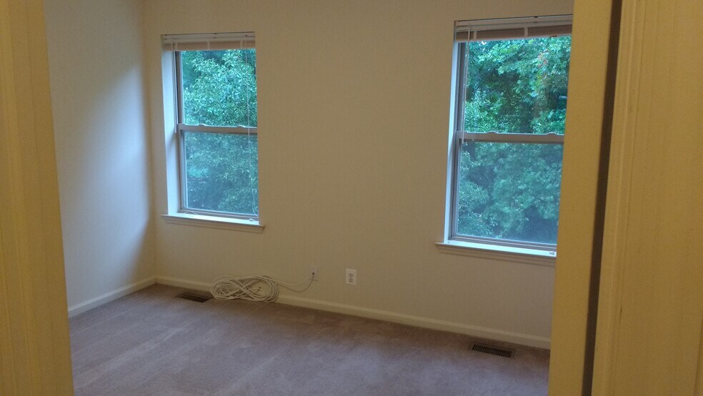 Building Photo - 516 Welsh Rd