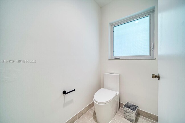 Building Photo - 104 Santander Ave