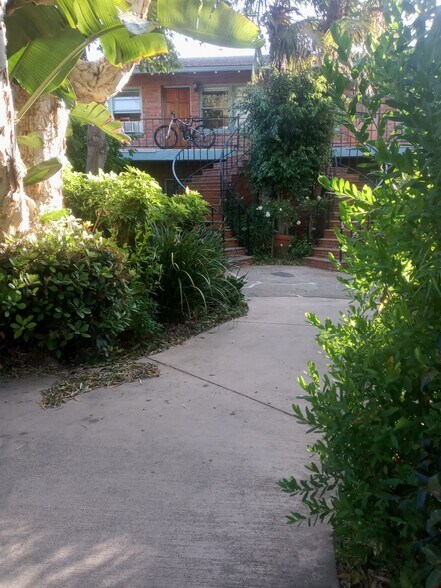 looking back at unit upper left - 2023 Cloverfield Blvd