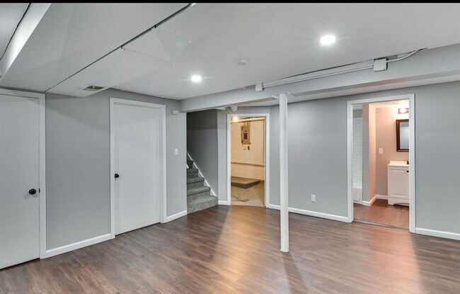 Building Photo - Beautiful & Spacious 3 Bedroom, 2 Bathroom Home in South Omaha – 1,872 Sq Ft