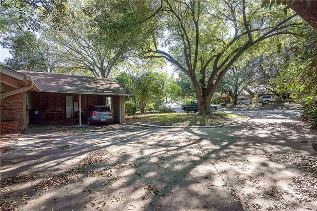 Building Photo - 9104 Quail Creek Dr