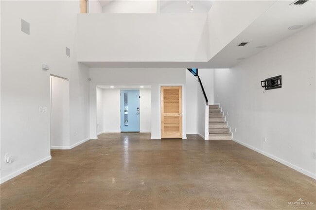 Building Photo - 35 Silverton Cir