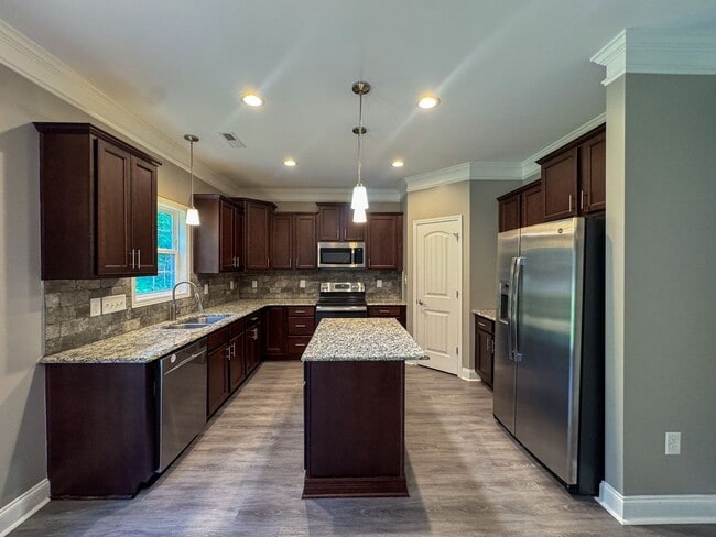Building Photo - Beautiful 4 Bed 2.5 Bath Home in North Fayetteville