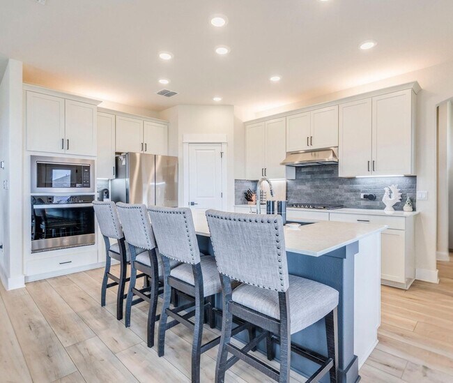 Building Photo - Beautifully upgraded 3 bedroom located on a cul-de-sac - Don't miss out!
