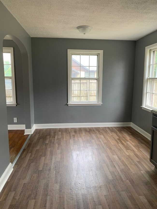 Building Photo - Coming Soon !3 Bedroom, Garage June 6th