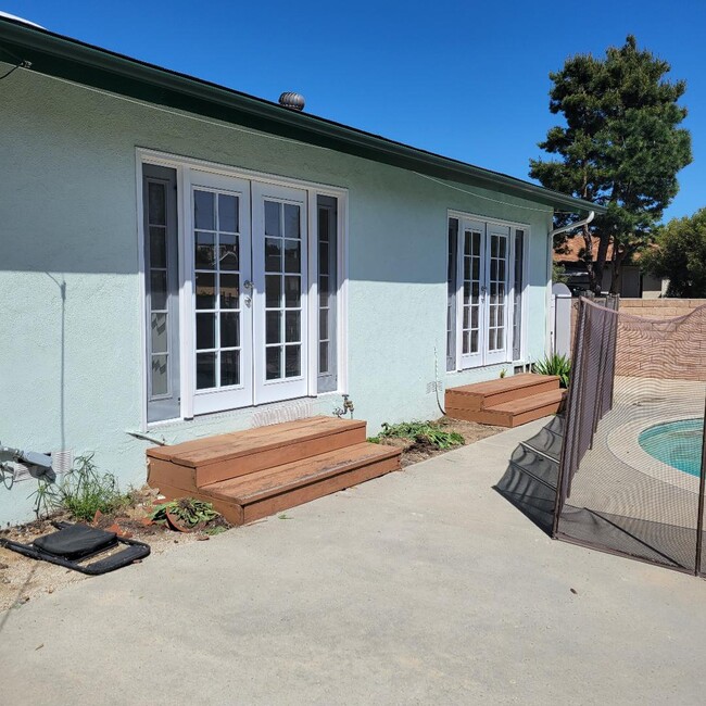 Building Photo - 9320 Yolanda Ave