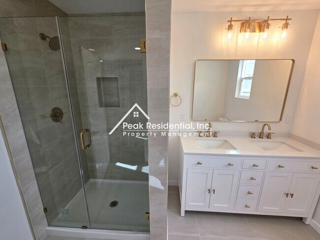 Building Photo - Updated 4bd/2ba Walnut Grove House