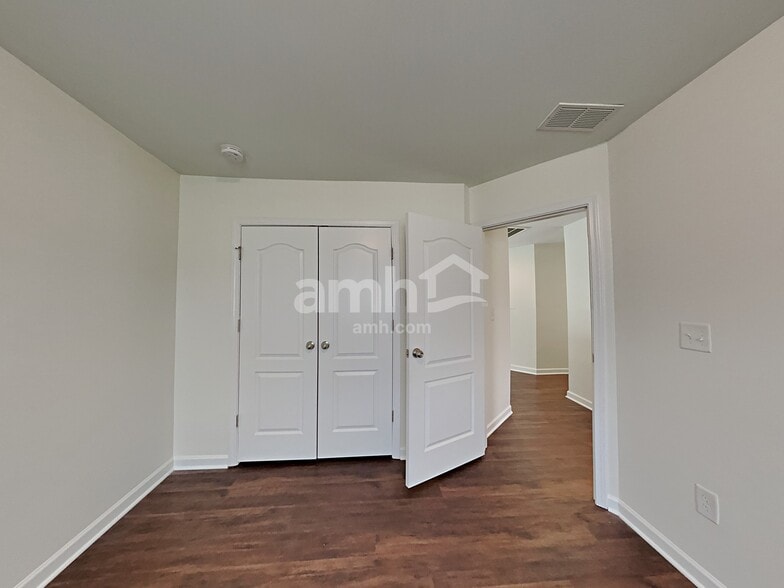 Building Photo - 128 Cherry Bark Dr