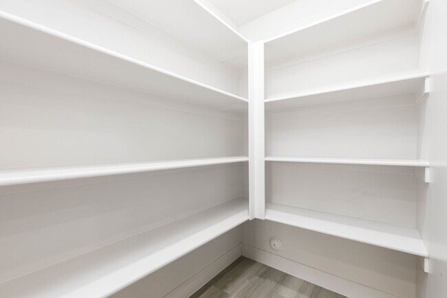 Building Photo - 3 bed / 2.5 bath / 2-car with washer/dryer/fridge 2019 built END UNIT!