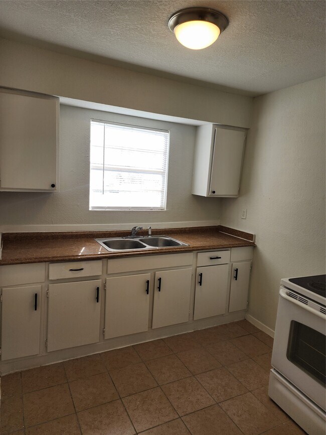 Building Photo - 14033 Garber Ln