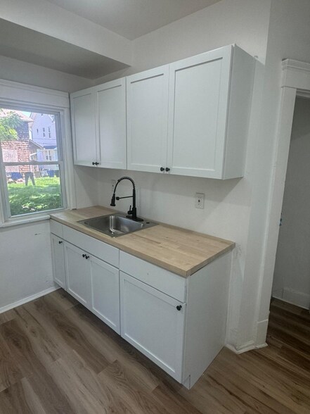 Building Photo - 3202 Bradwell Ave