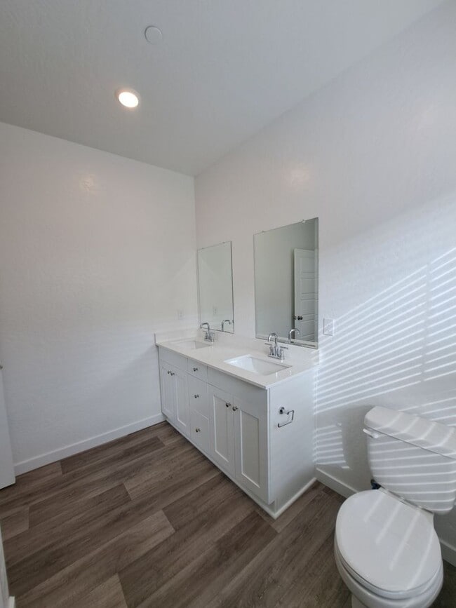 Building Photo - Stunning 3-Bedroom Single-Level Home in Fresno with Solar!