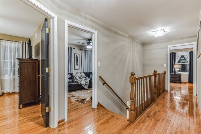 Building Photo - Fully Furnished 4 Bedroom 2.5 bathroom home in Bloomingdale