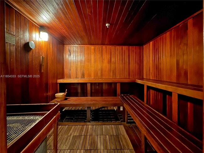 Building Photo - 848 Brickell Key Dr