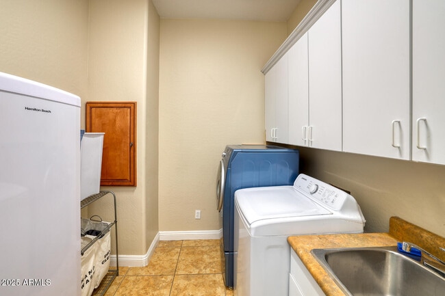 Building Photo - 26703 N 90th Dr