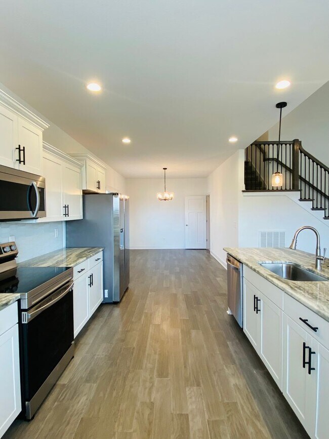 Building Photo - Luxury Home