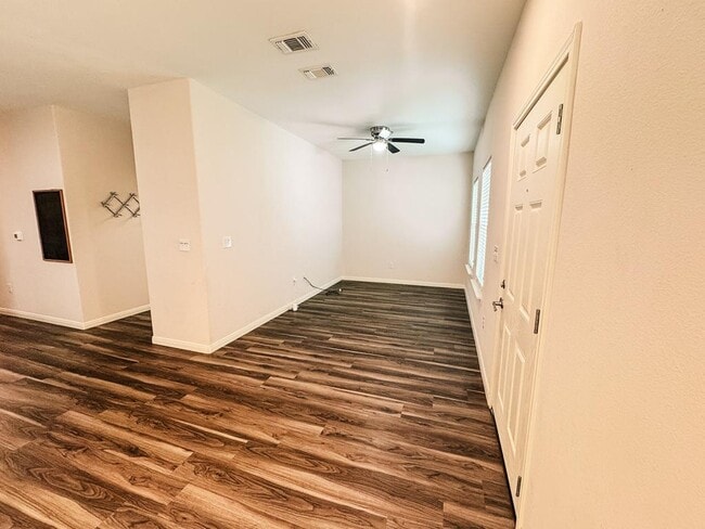Building Photo - 1408 N De Leon St