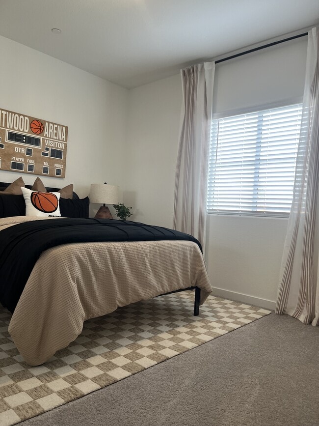 Building Photo - 1085 Silverado Wy