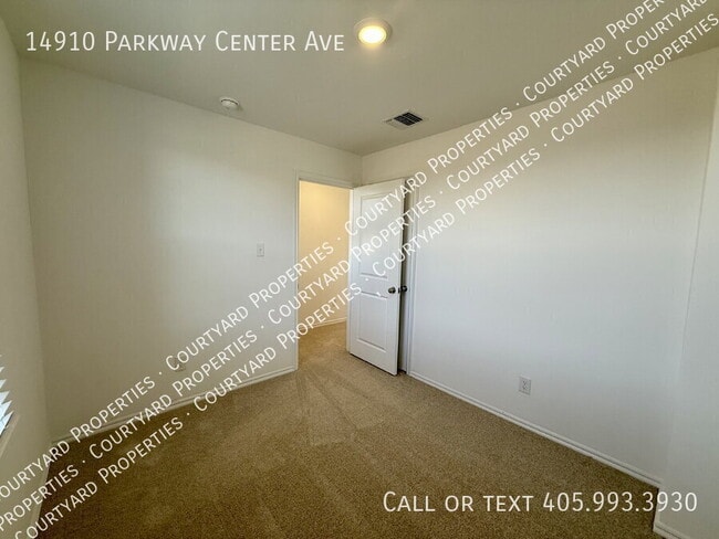 Building Photo - 14910 Parkway Center Ave