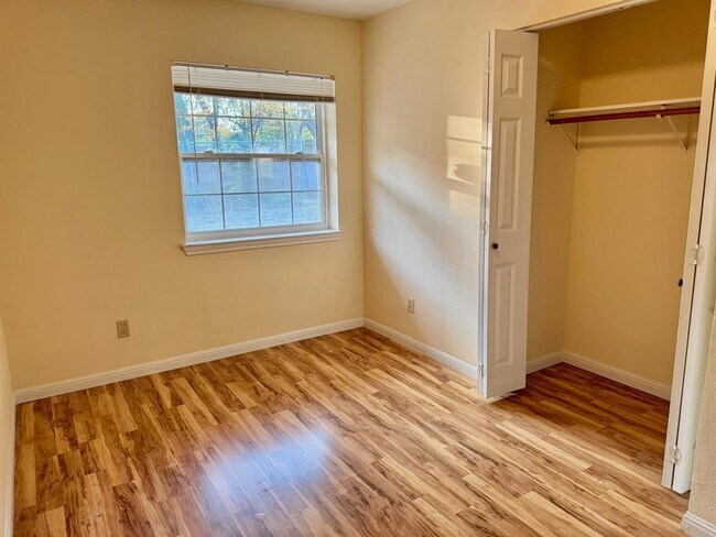 Building Photo - 405 Northern Trail