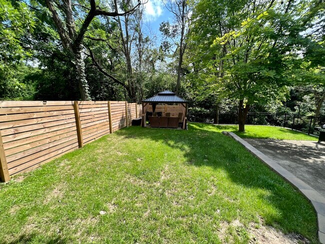 Building Photo - 1078 Highland Ave