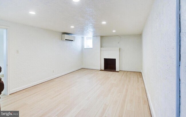 Building Photo - 4633 Asbury Pl NW