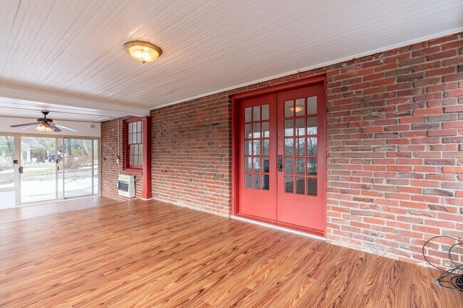 Building Photo - 611 Montgomery St