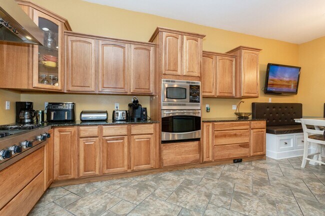 Building Photo - 3 Bedroom House in Addis with Pool, Gazebo...