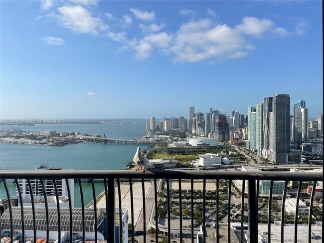 Building Photo - 1750 N Bayshore Dr