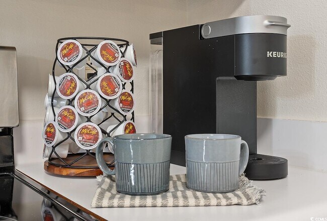 Building Photo - 1204 River Oaks Dr